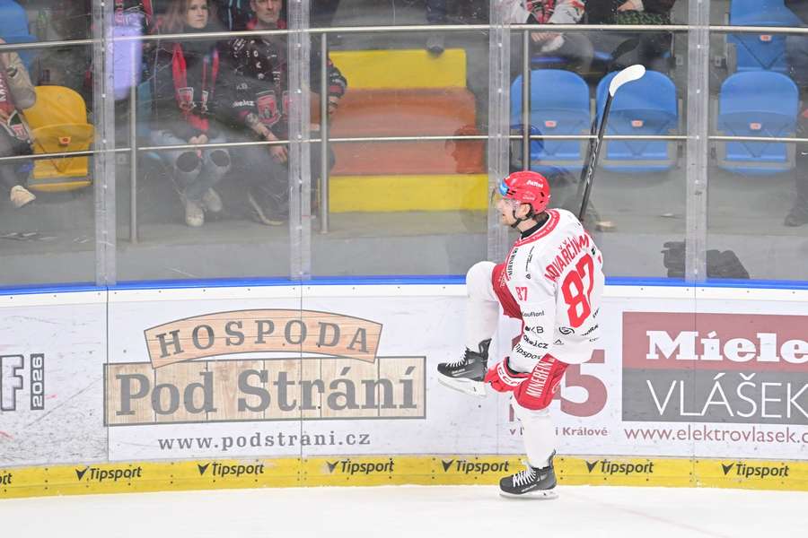 Michal Kovařčík z Třince se raduje z gólu proti Hradci.