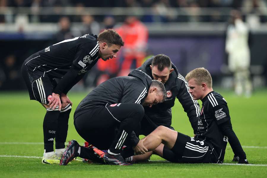 Burkardt (r.) droht erneut eine Verletzungspause Burkardt (r.) droht erneut eine Verletzungspause