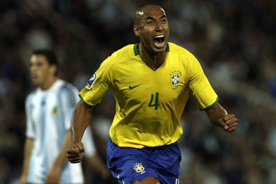 Luisao won the 2004 Copa America with Brazil
