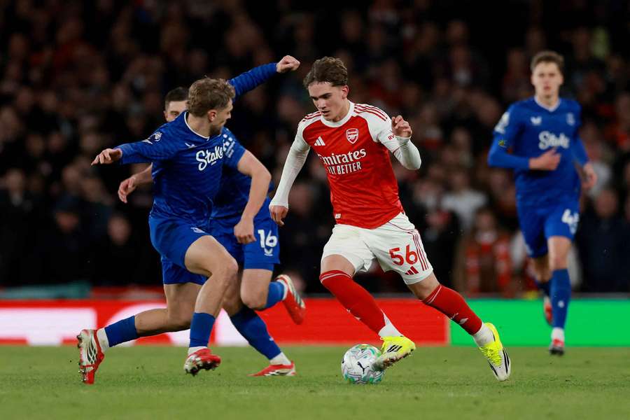 Dowman diante do Everton