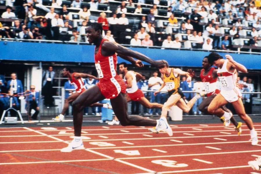 Carl Lewis, de nouă ori campion olimpic, cucerește aurul la Los Angeles în 1984