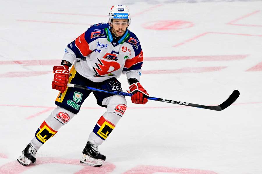 Carsen Twarynski odehrál za Dynamo 13 zápasů.