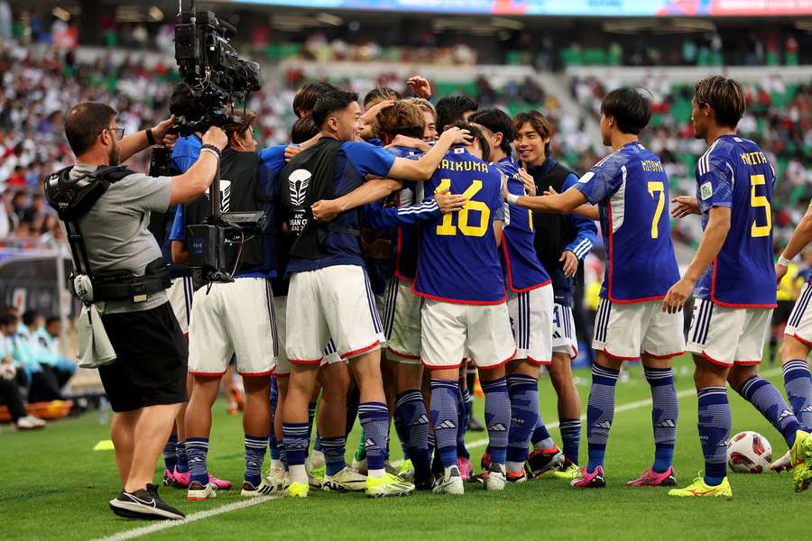 Japan bejubelt den Einzug in die nächste Runde.