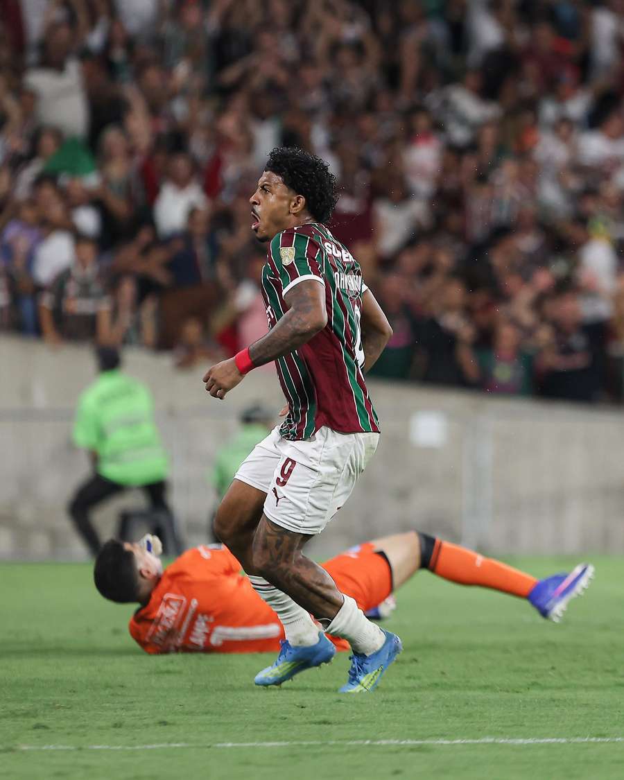 John Kennedy evitou eliminação do Fluminense no Maracanã