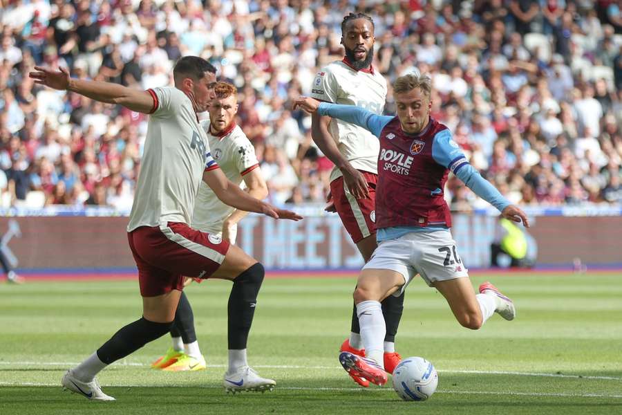 Jarrod Bowen (R) in action for West Ham Jarrod Bowen (R) in action for West Ham
