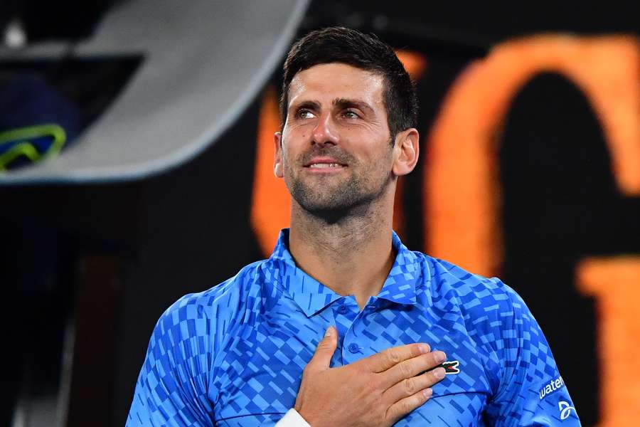 Djokovic passa fácil por estreia em volta ao Aberto da Austrália