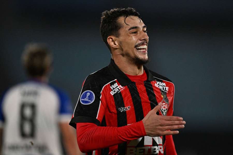 Claudinho deu o triunfo ao Vitória contra o Cerro Largo