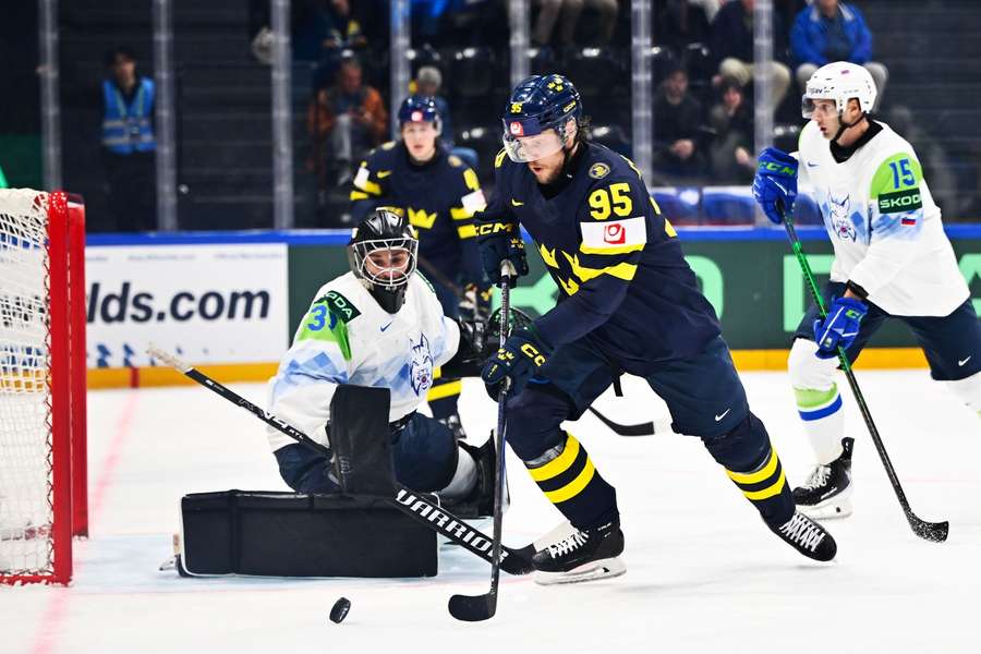 Jacob de la Rose scored two in Sweden's victory Jacob de la Rose scored two in Sweden's victory