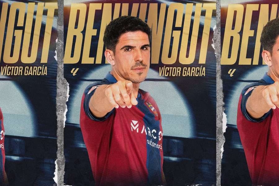 Víctor García, con la camiseta del Levante, que vestirá hasta 2027