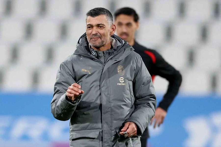 AC Milan coach Sergio Conceicao during training