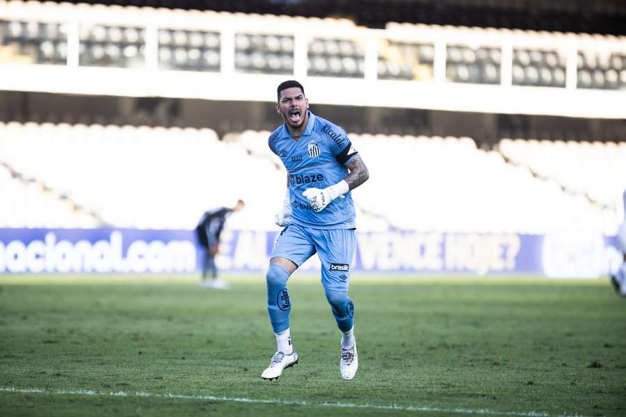 João Paulo saiu lesionado no segundo tempo