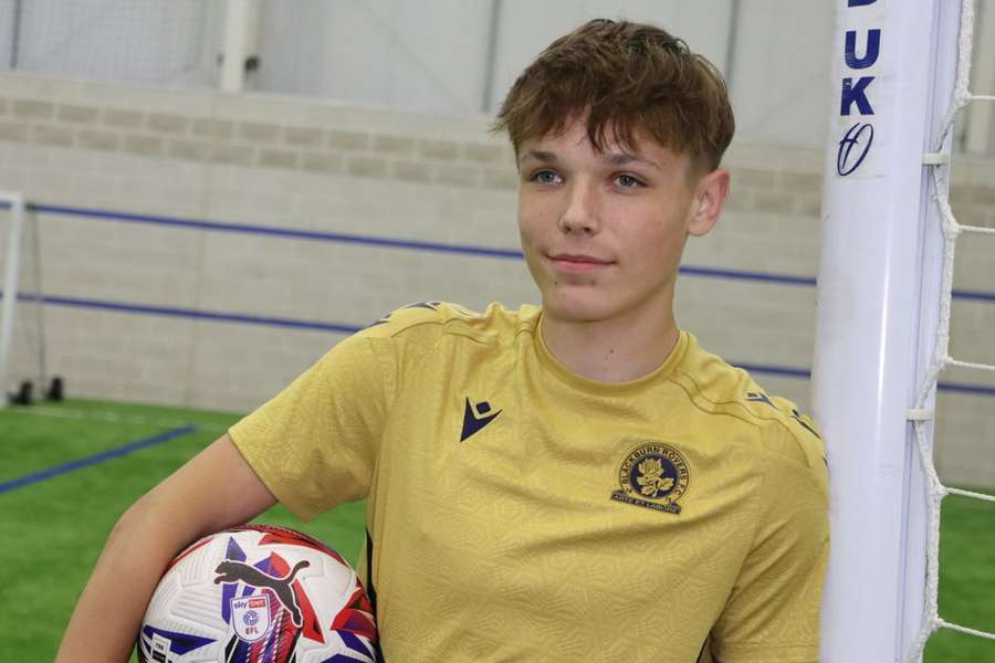 Igor Tyjon, avançado de 17 anos do Blackburn Rovers