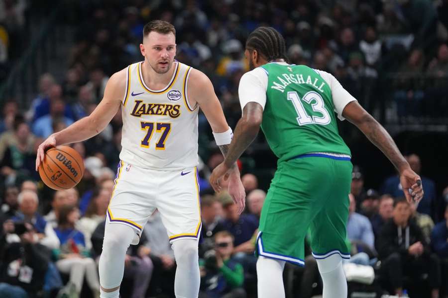 Dončič proti bývalému týmu nastřílel 33 bodů. Dončič proti bývalému týmu nastřílel 33 bodů.