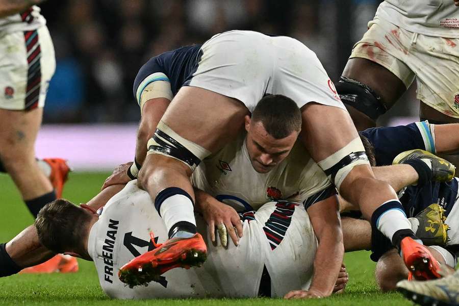 L'Angleterre bat l'Écosse dans un match à suspense, la pression sur les Bleus