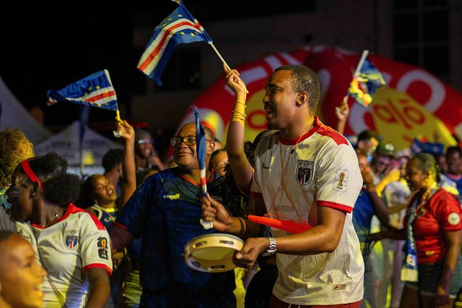 Adeptos de Cabo Verde em festa