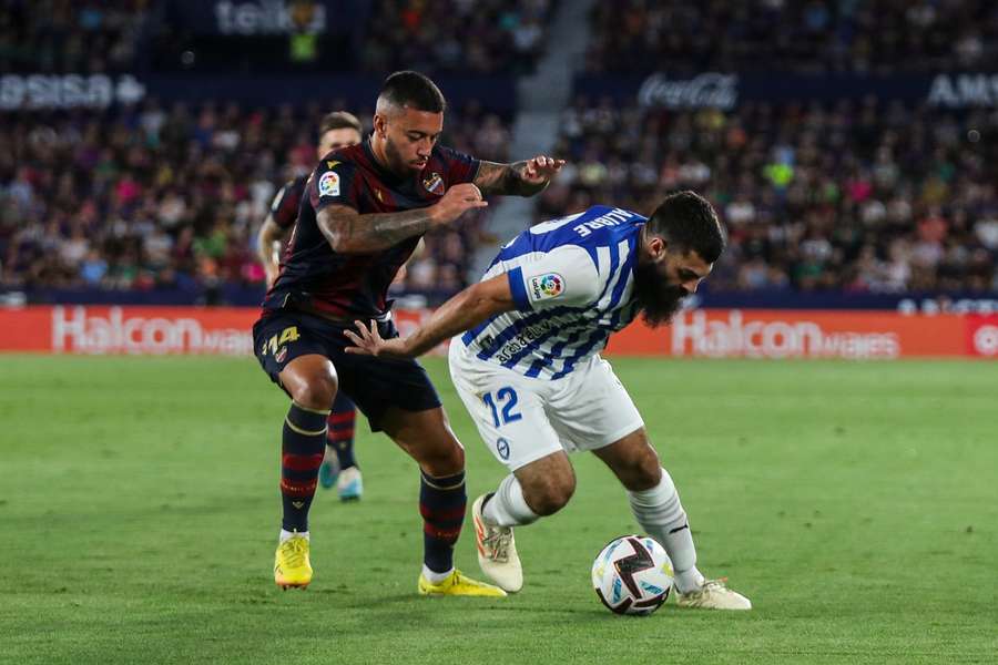 Asier Villalibre in action against Levante