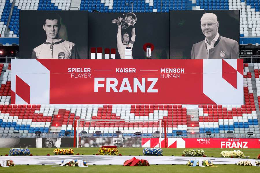 O FC Bayern prestou a sua última homenagem a Beckenbauer.