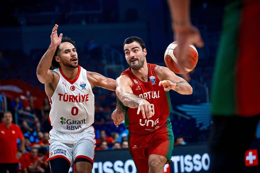 Shane Larkin contra Diogo Ventura