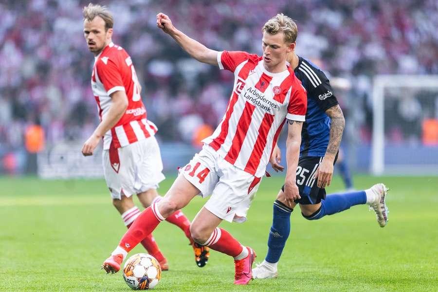 Malthe Højholt og Co. tager lørdag hul på tilværelsen i landets næstbedste fodboldrække. Målet er at være tilbage i Superligaen næste sæson.