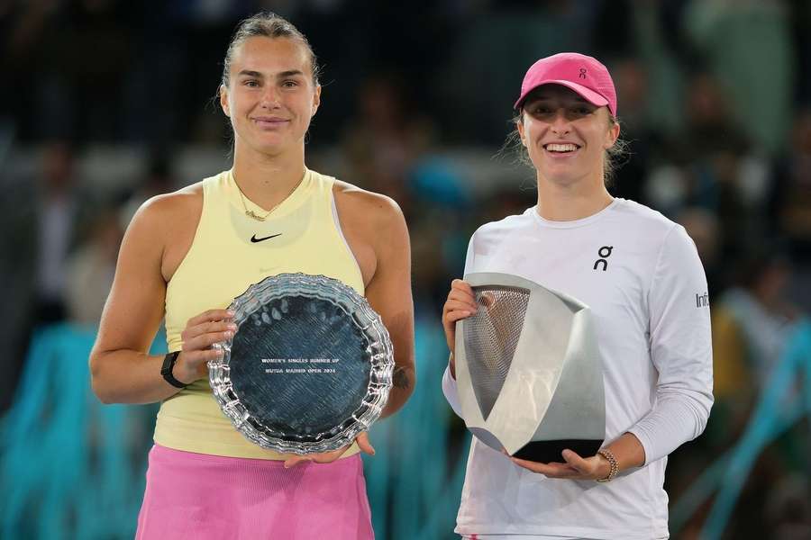 Aryna (esq.) e Iga podem recuperar os pontos perdidos no WTA Finals da semana que vem