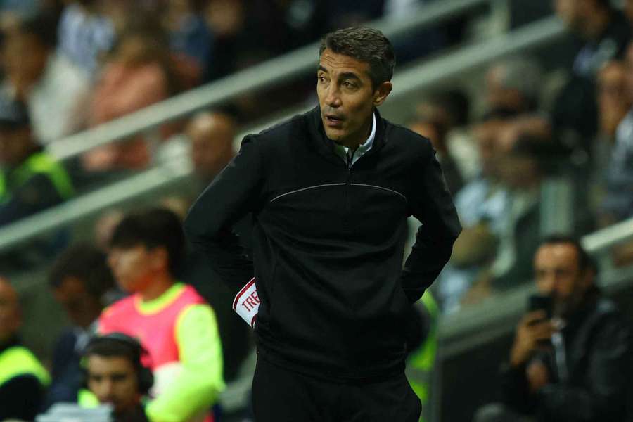 Lage suffered his first defeat since taking charge of Benfica in September