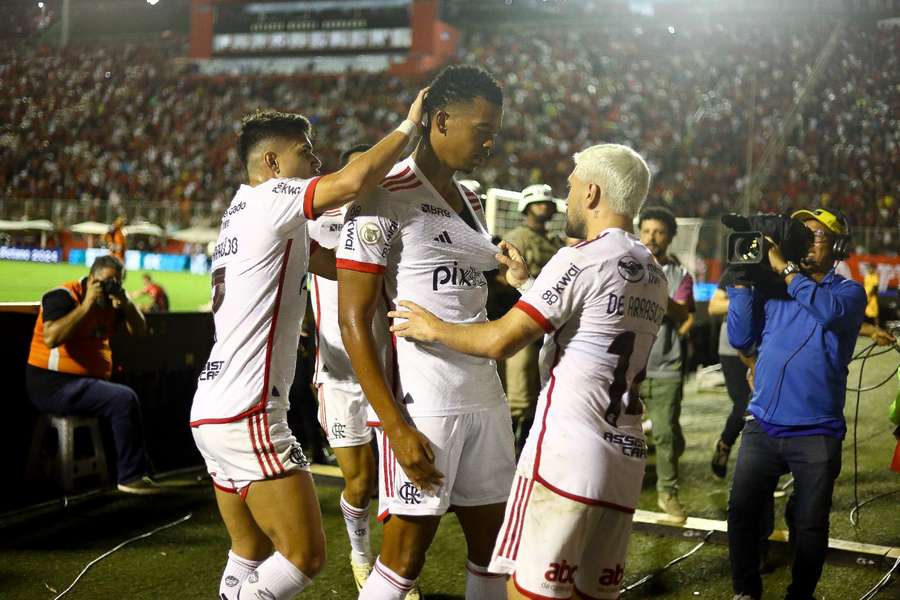 Carlinhos fez o gol da vitória do Flamengo