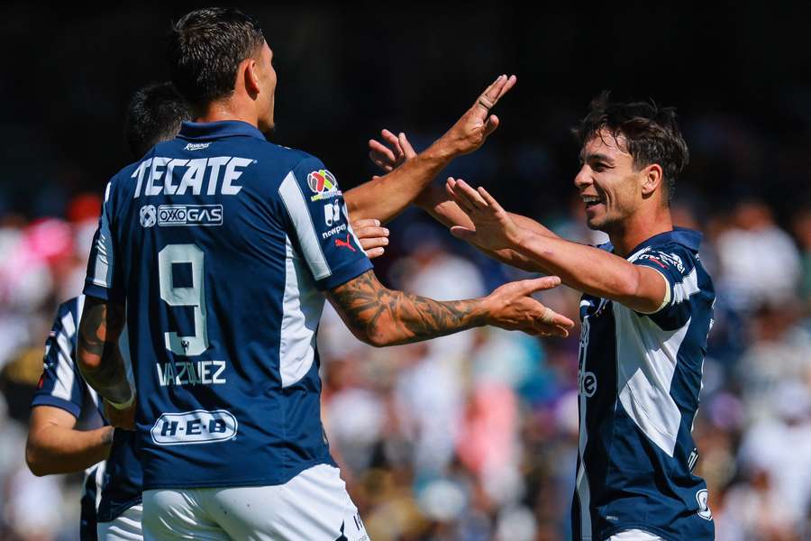 Óliver Torres celebra el quinto gol del Monterrey