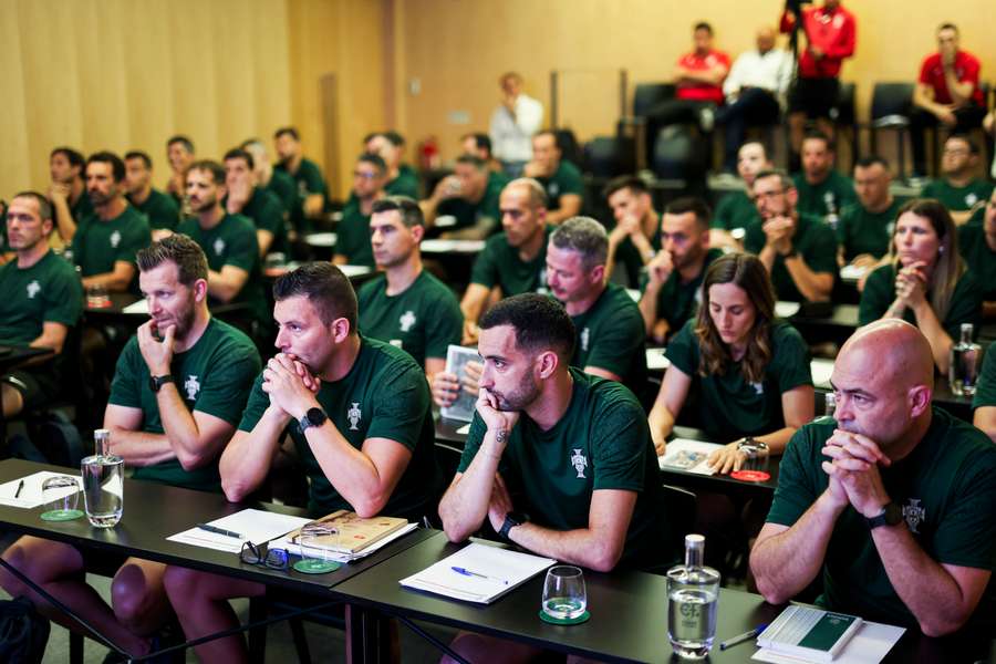 Seminário de dois dias juntou um grupo de 48 candidatos à função de VAR e AVAR