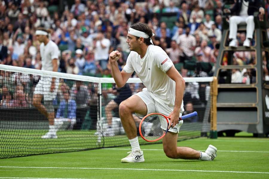 Taylor Fritz porazil Alexandera Zvereva ve Wimbledonu až na třetí pokus