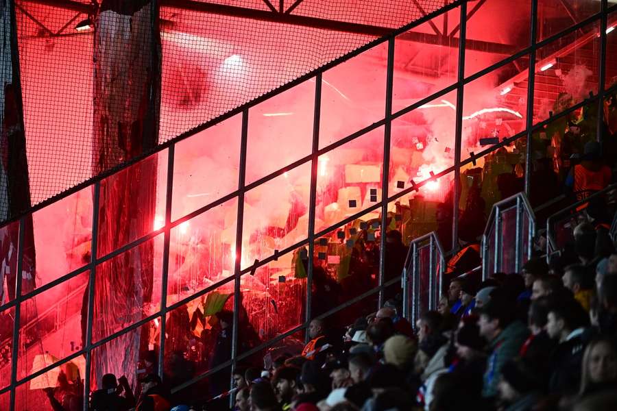 Slavia dostala pokutu 600 tisíc korun za chování fanoušků v Plzni. Slavia dostala pokutu 600 tisíc korun za chování fanoušků v Plzni.