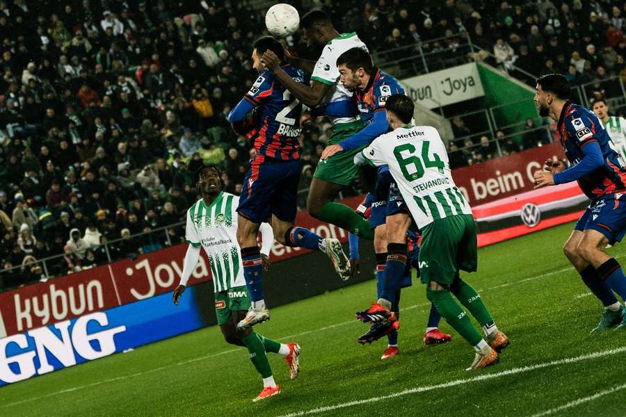 St. Gallen e Basileia empataram no Kybunpark