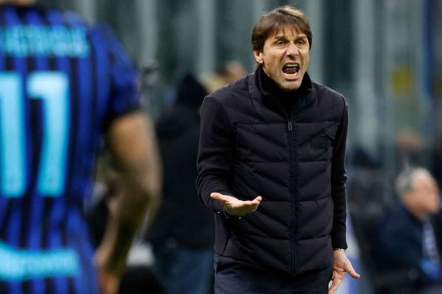 Napoli coach Conte blasts back at Spalletti AND "stupid" Diego Costa