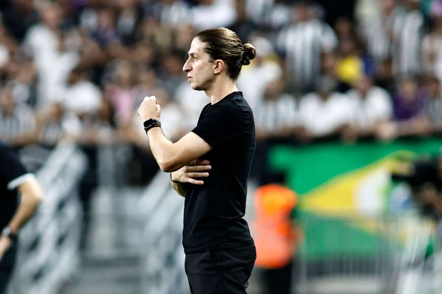 Não foi bem o time do ex-lateral no Castelão