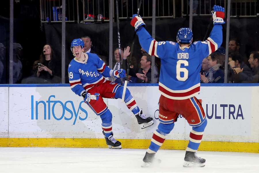 Chmelař oslavil svou první branku v NHL.