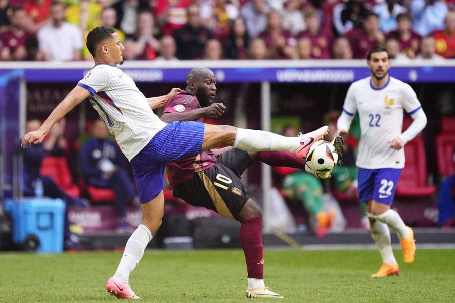 Saliba a muselé Lukaku.