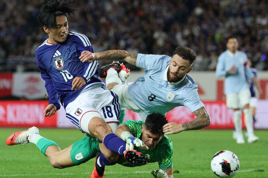 Ueda marca el último gol de Japón ante Uruguay