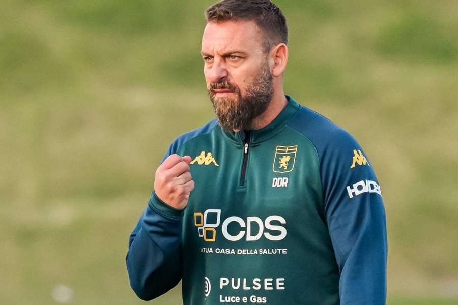 De Rossi no banco do Génova