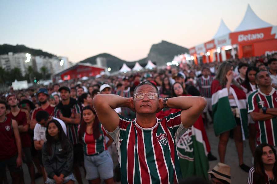 Torcida do Flu assistindo a partida da semi da Copa de Clubes