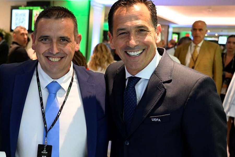 Luciano Gonçalves, presidente da APAF, com Pedro Proença, presidente da Liga, em Atenas