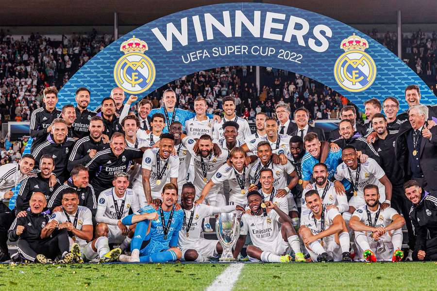 Le Real Madrid remportant sa cinquième Super Coupe d'Europe en 2022.