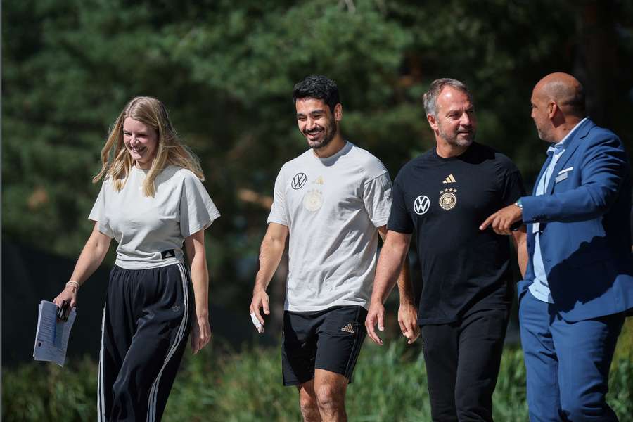 Ilkay Gündogan (drugi od lewej) jest nowym kapitanem drużyny DFB