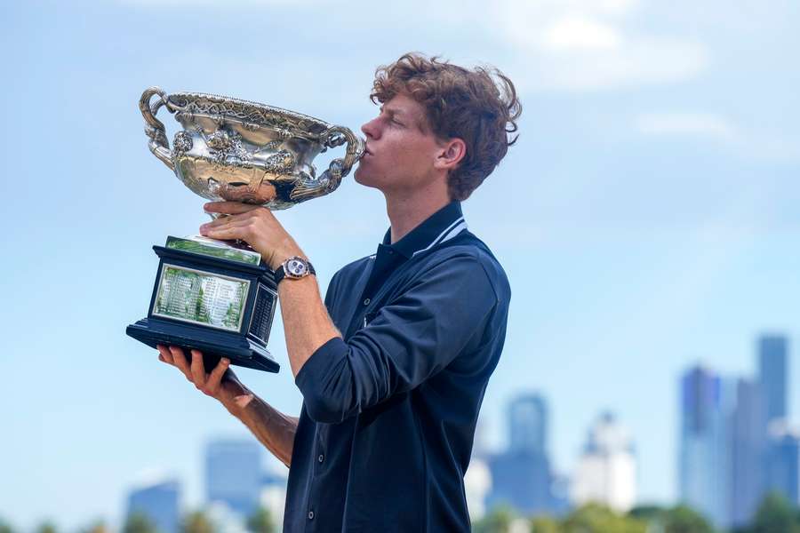 Jannik Sinner se po druhém triumfu v Melbourne zapsal do historie.
