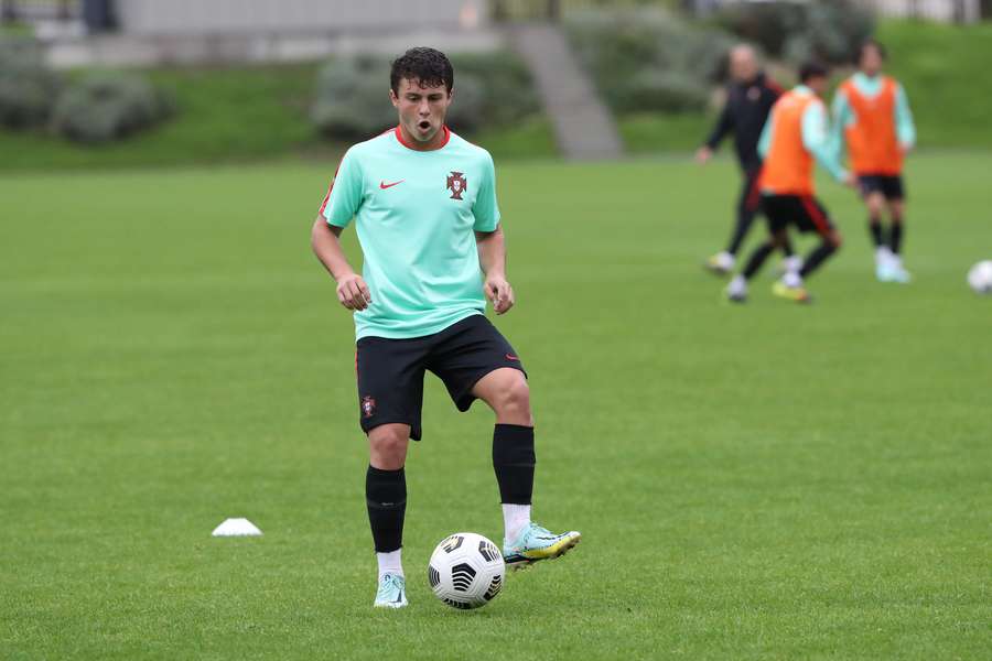 João Neves, centrocampista del PSG y de la selección portuguesa