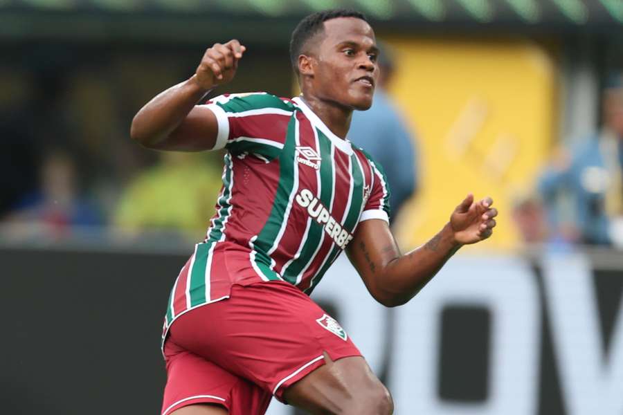 Jhon Arias fez um golaço para abrir o placar Jhon Arias fez um golaço para abrir o placar