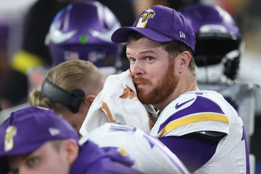 Quarterback Sam Darnold on the sideline during the NFL playoff matchup between the Minnesota Vikings and Los Angeles Rams (2025) 
