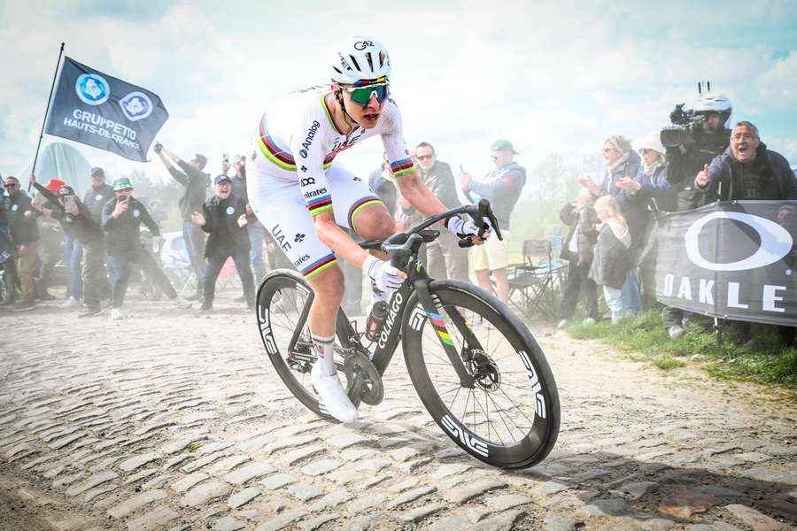 Pogacar belegte beim Rennen Paris-Roubaix "nur" den zweiten Platz