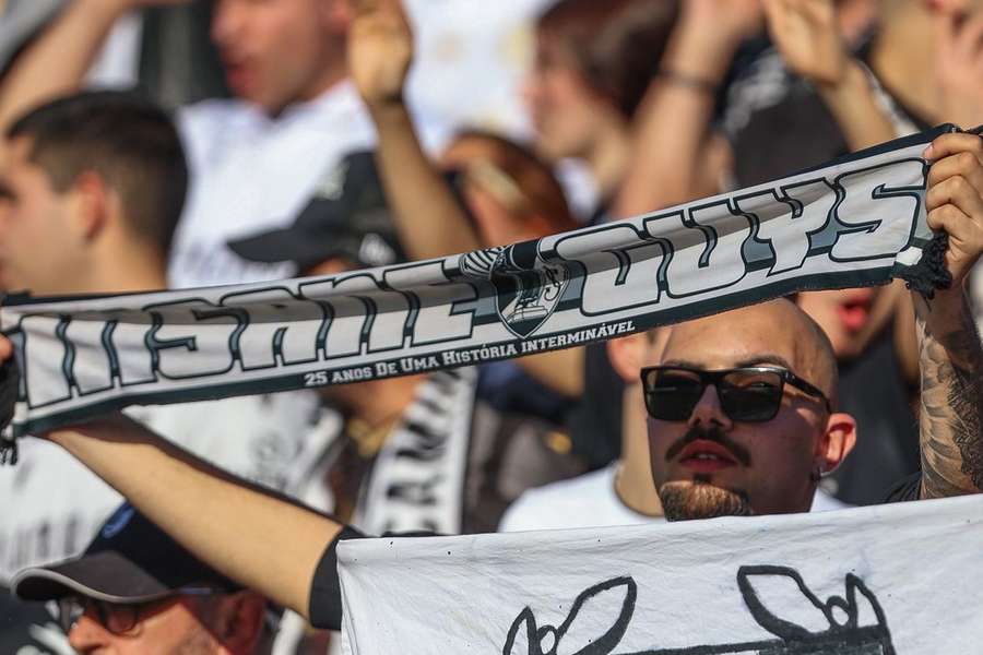Adeptos do Vitória SC no apoio à equipa