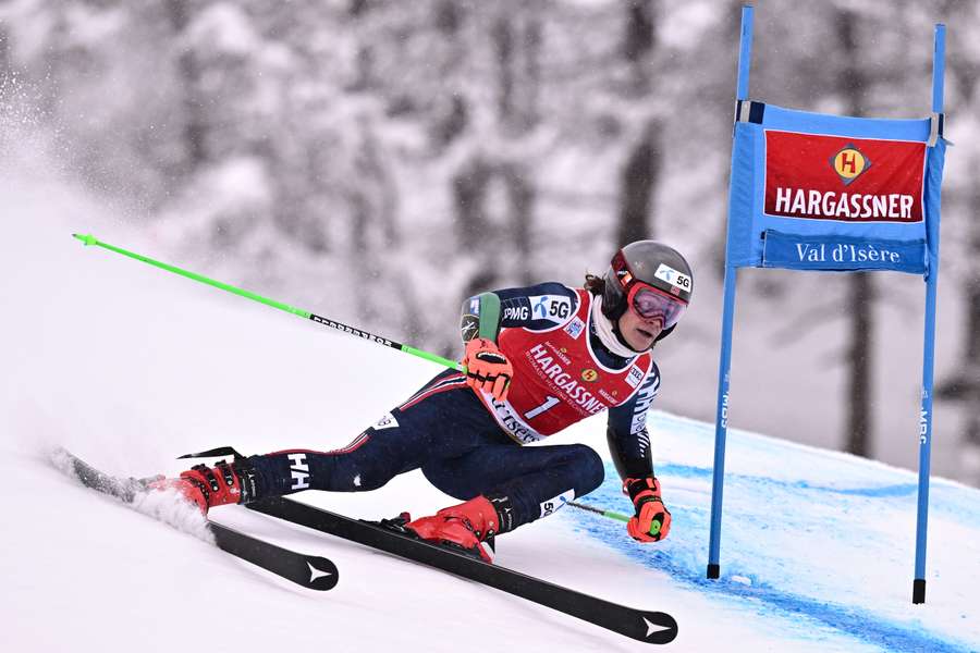 Sæsonens første slalomløb sikrer norsk World Cup-sejr: 22-årig tog karrierens tredje sejr