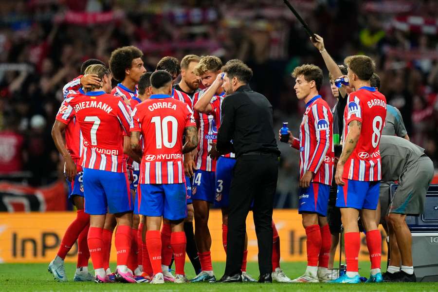 O Atlético de Madrid a ouvir Simeone