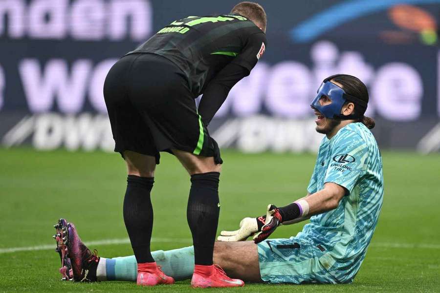 Kontuzja Kamila Grabary, Polak po godzinie skończył mecz z Eintrachtem